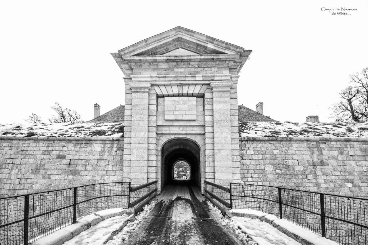 Auberge De L'Echauguette Mont-Dauphin Buitenkant foto